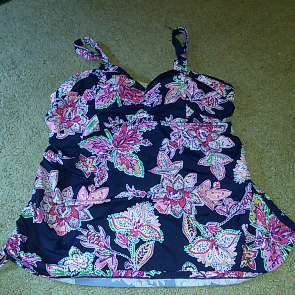 NWOT PLUS Navy Floral Bathing Suit Top size 20